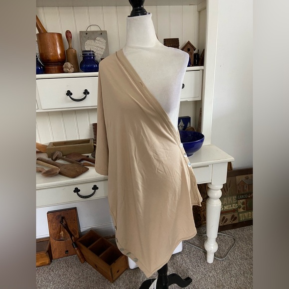 Chloe Angus - Picture 2 of 8